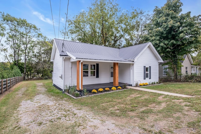 single story home featuring covered porch and a front lawn