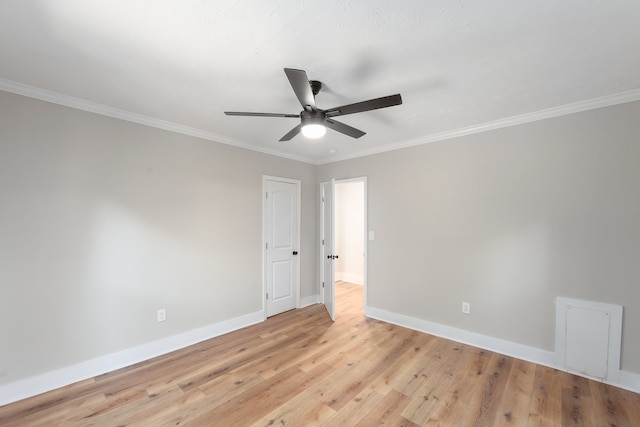 empty room with light hardwood / wood-style flooring, ornamental molding, and ceiling fan