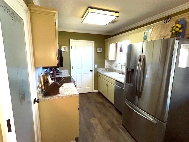 kitchen featuring sink, ornamental molding, dark hardwood / wood-style floors, backsplash, and appliances with stainless steel finishes