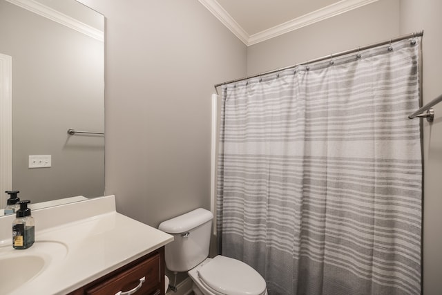 full bathroom featuring toilet, a shower with shower curtain, crown molding, and vanity