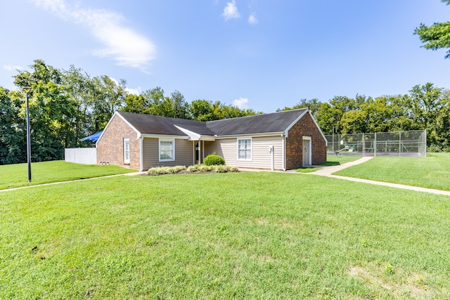 single story home featuring a front lawn