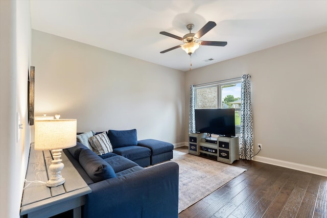 living room with dark wood-type flooring and ceiling fan