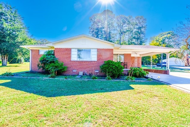 view of front facade with a front yard and a garage