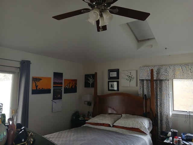 bedroom with ceiling fan