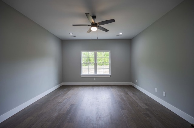 unfurnished room with dark wood-type flooring and ceiling fan