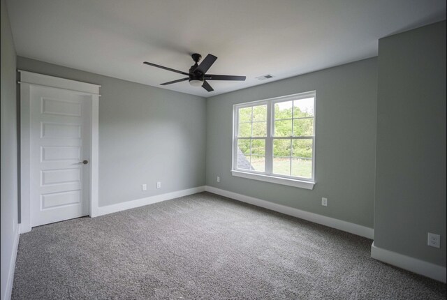 unfurnished room featuring carpet and ceiling fan