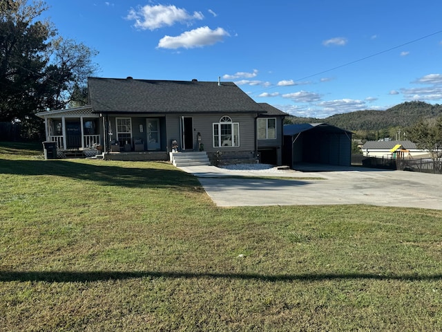 view of front of house with a front lawn