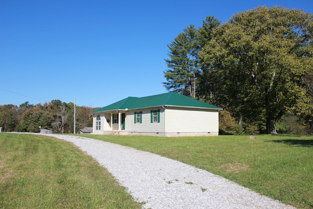 view of front of home with a front yard