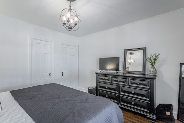 bedroom featuring crown molding, a notable chandelier, and dark hardwood / wood-style floors