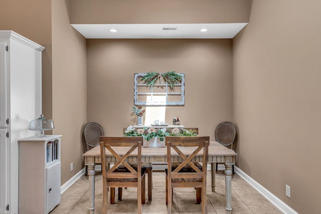 dining room featuring light tile patterned floors