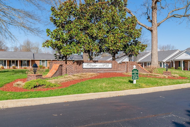 view of front of home with a front lawn