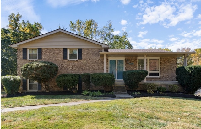 view of front facade featuring a front yard