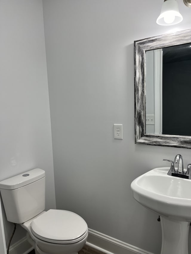 bathroom featuring sink and toilet