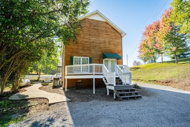 view of front of home with a front yard