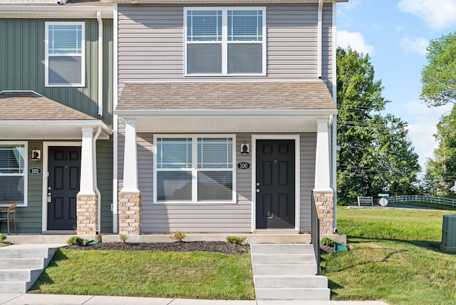 view of front facade with a front lawn