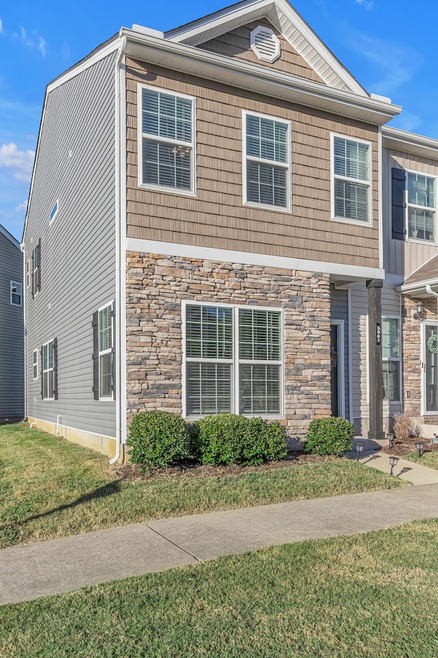 view of front of house featuring a front yard