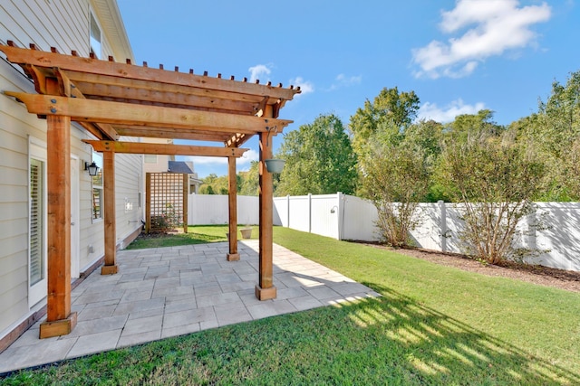 view of yard with a patio area and a pergola