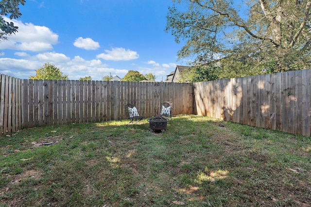 view of yard featuring an outdoor fire pit