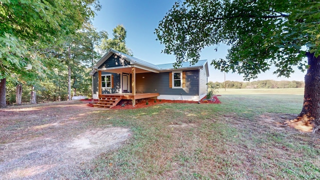 view of front of house with a front lawn