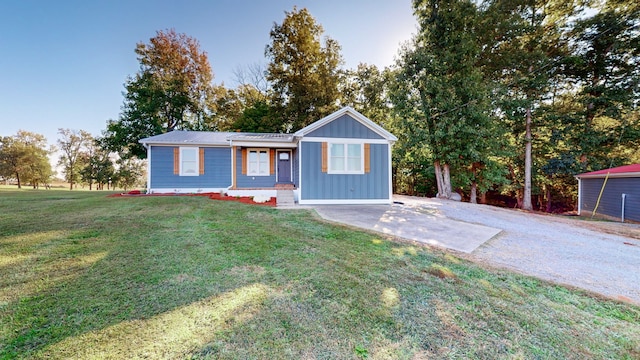 view of front of house featuring a front yard