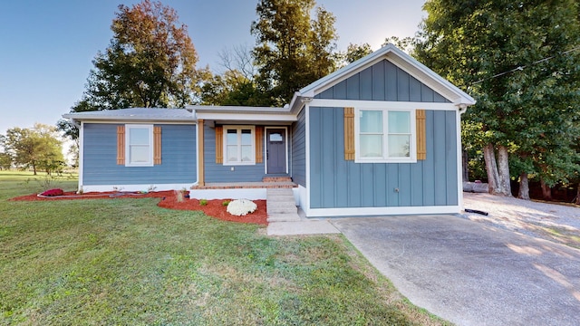 view of front of property with a front yard