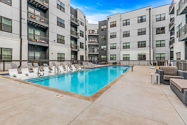 view of swimming pool