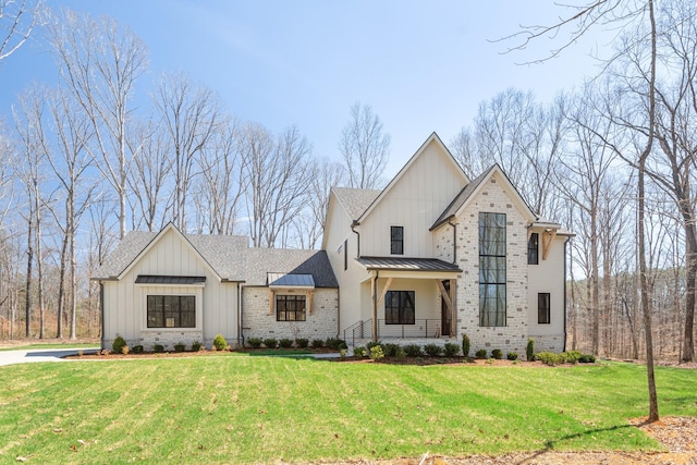 5104 Cobbler Ridge Ct, Franklin, TN 37064 - view of front facade featuring board and batten siding, a front yard, and a standing seam roof