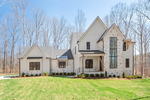 5104 Cobbler Ridge Ct, Franklin, TN 37064 - modern farmhouse with board and batten siding, a front yard, a standing seam roof, metal roof, and a shingled roof
