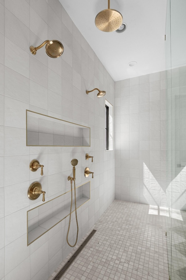 5104 Cobbler Ridge Ct, Franklin, TN 37064 - bathroom featuring tiled shower