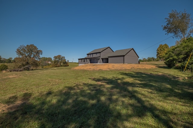 view of yard featuring a rural view