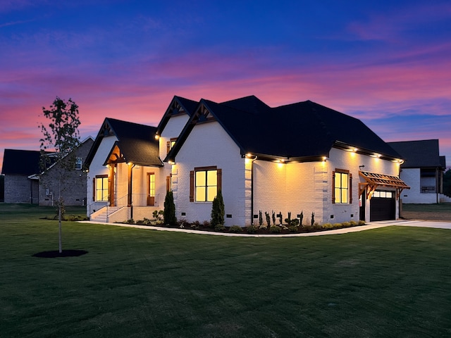 view of front facade featuring a garage and a lawn