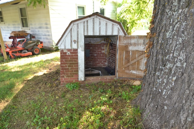 view of outdoor structure