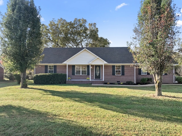 ranch-style home featuring a front lawn