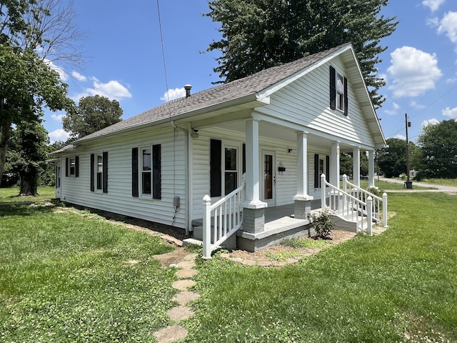 view of front of property featuring a front yard and a porch