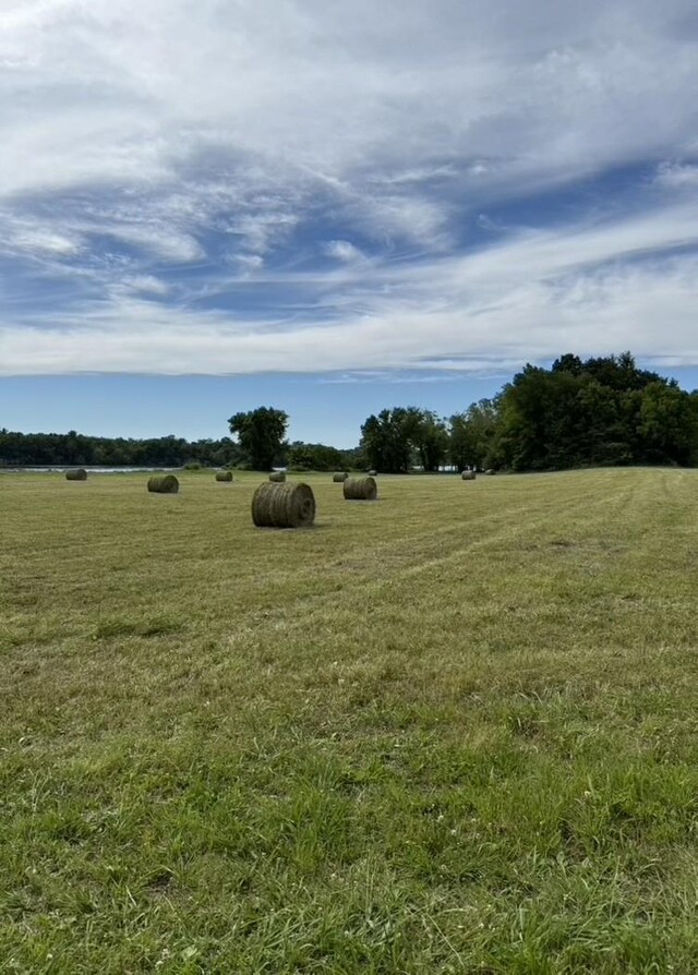 2 Kellys Landing Dr, Linden, TN 37096