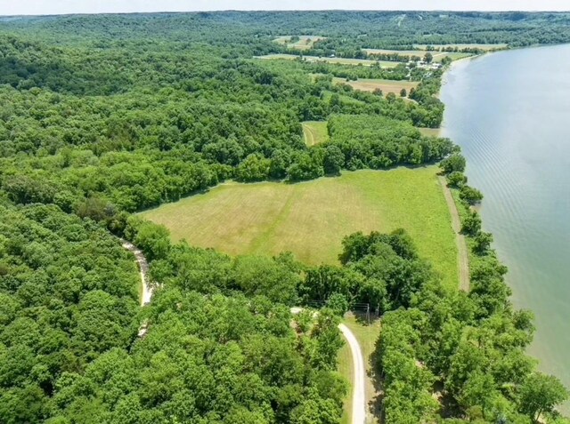 2 Kellys Landing Dr, Linden, TN 37096