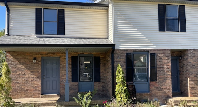 view of front of property featuring a porch