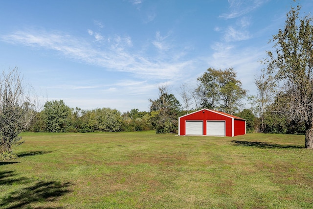 view of yard featuring an outdoor structure and a garage