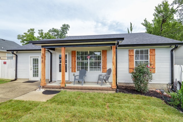 view of front of house featuring a front yard and a patio area