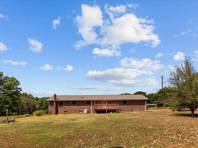 view of front of house featuring a front yard