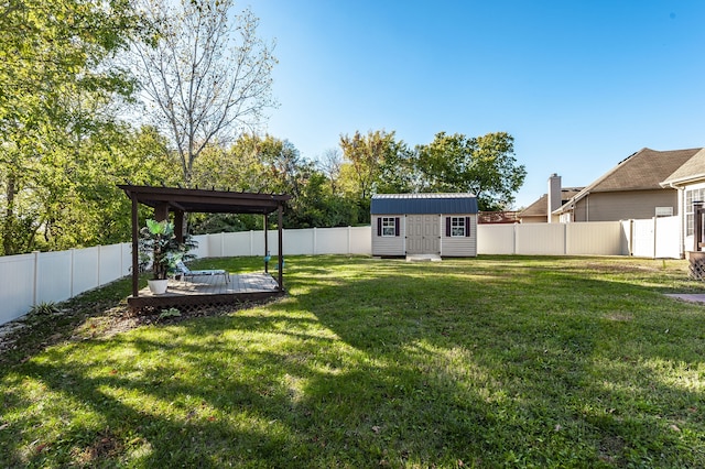 view of yard with a shed