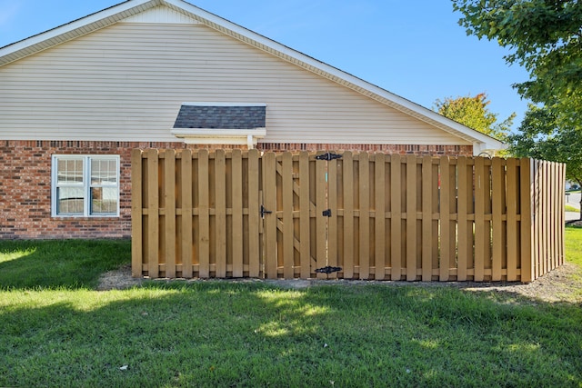 exterior space featuring a yard