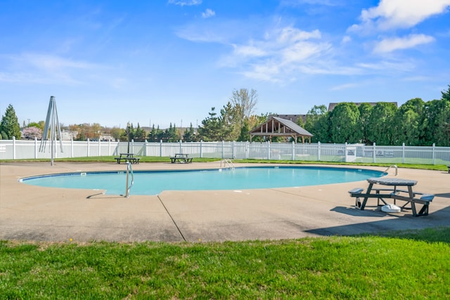 view of swimming pool featuring a patio