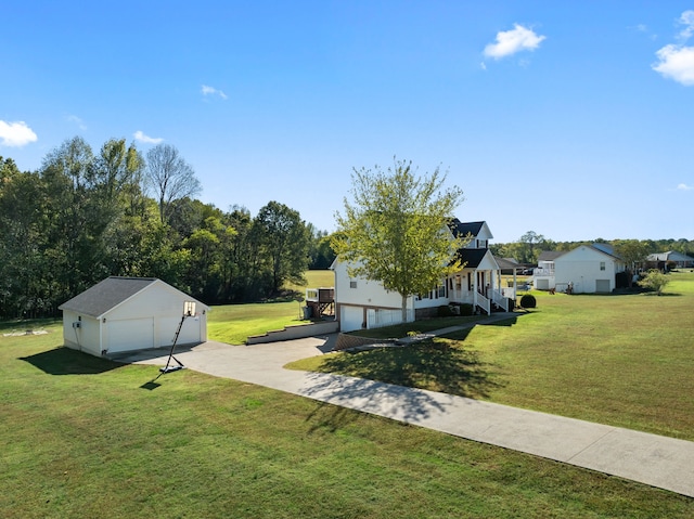 view of yard with an outdoor structure