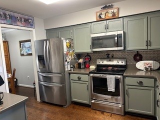 kitchen featuring appliances with stainless steel finishes and backsplash