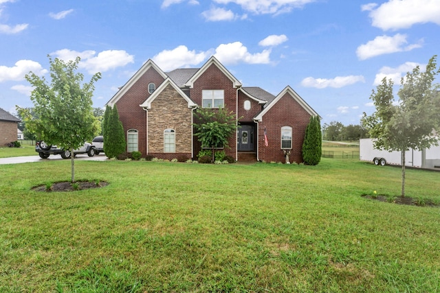 front of property with a front lawn