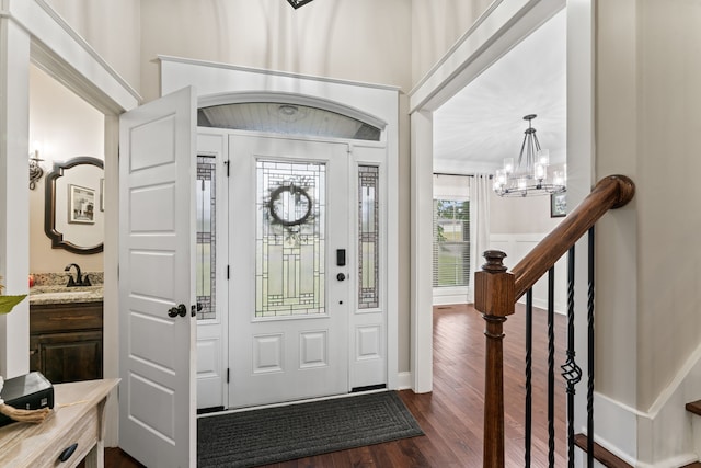 foyer with sink, a chandelier, and dark hardwood / wood-style flooring