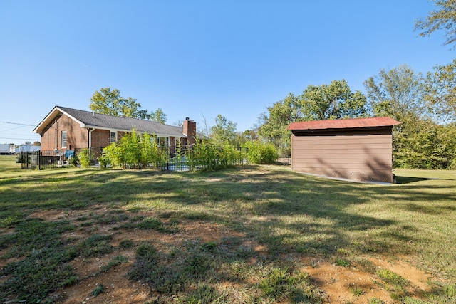 view of yard featuring a storage shed