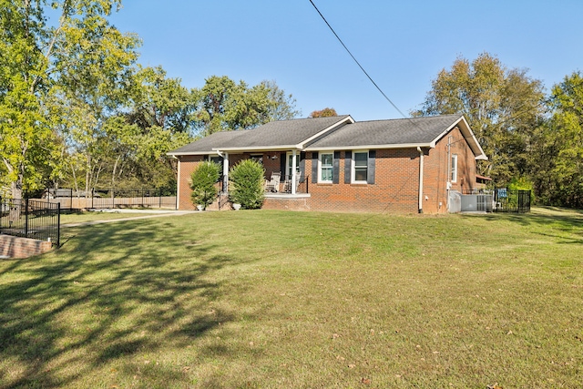 view of front facade with a front yard