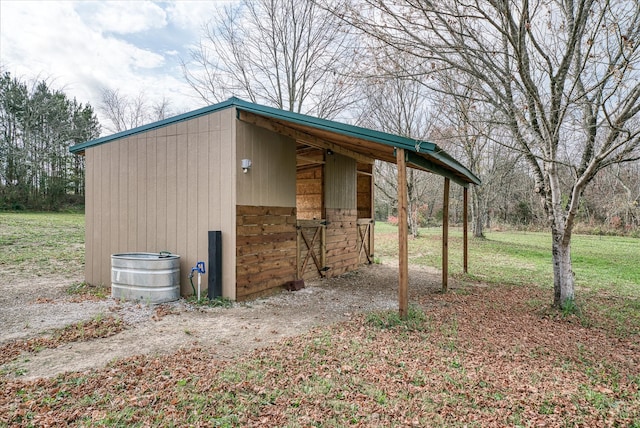 view of outbuilding featuring a lawn